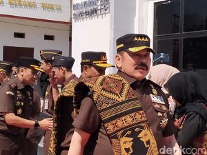 Jaksa Agung Kunker di Labuan Bajo, Kumpulkan Jaksa di Bawah Terop
