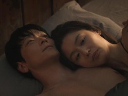 Jun Ji Hyun & Gang Dong Won Bikin Geger Lewat Adegan Ranjang di Tempest