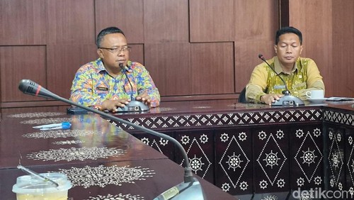 Kepala Dinas PUPR NTB Sadimin ditemui di kantornya, Kamis (25/9/2025). (Ahmad Viqi/detikBali)