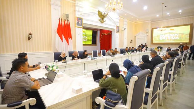 Kapolresta Bogor Kota Kombes Eko Prasetyo rapat bersama Forum Koordinasi Pimpinan Daerah (Forkopimda) wilayah Kota Bogor. (Dok istimewa).