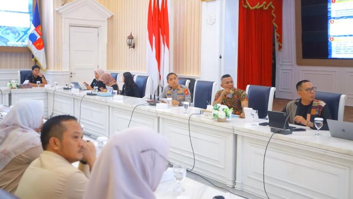 Kapolresta Bogor Kota Kombes Eko Prasetyo rapat bersama Forum Koordinasi Pimpinan Daerah (Forkopimda) wilayah Kota Bogor. (Dok istimewa).