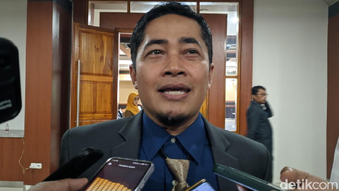 Kepala DPMPTSP NTB, Irnadi Kusuma, Rabu (24/9/2025). (Ahmad Viqi/detikBali)