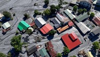 Foto udara memperlihatkan area Hualien tertutup lumpur setelah banjir yang dipicu Topan Ragasa di Taiwan, Kamis (25/9/2025). Lumpur menyelimuti jalanan hingga permukiman sehingga menghambat mobilitas warga. REUTERS/Ann Wang 