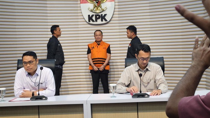 KPK tahan Menas Erwin terkait suap urus perkara di MA (Adrial/detikcom)