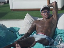 Gaya Jesse Lingard Liburan di Bali Sambil Pamer Perut Sixpack