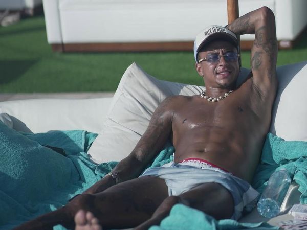 Gaya Jesse Lingard Liburan di Bali Sambil Pamer Perut Sixpack