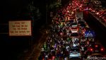 Jalan Gatot Subroto Arah Cawang Macet