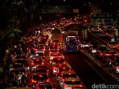 Jalan Gatot Subroto Arah Cawang Macet