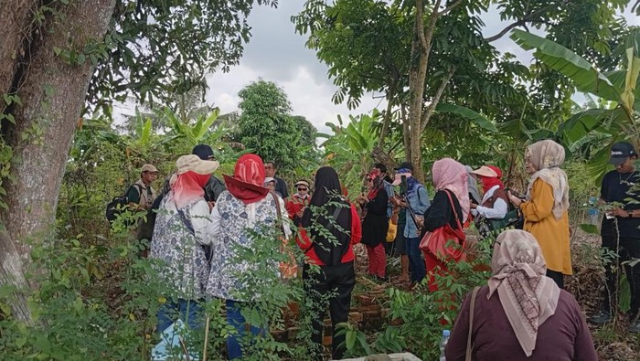 Makam Siu Ban Ci Ibunda Raden Fatah di Kepulauan Seribu Kertapati Palembang saat dikunjungi Mang Dayat