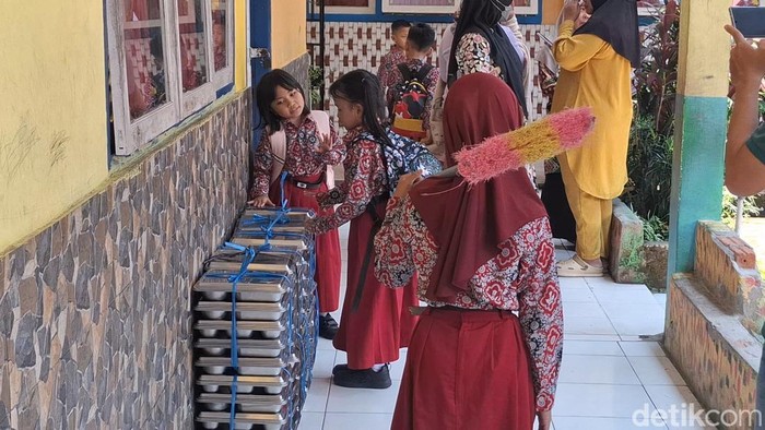 Menu MBG di SD Negeri Lubuklinggau ada ulat