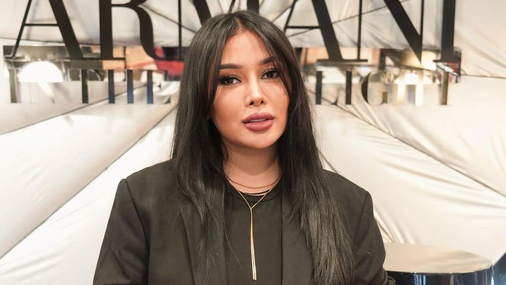 Mutia Ayu Tegaskan Bekerja, Gak Cuma Andalkan Uang Glenn Fredly Mutia Ayu Tegaskan Bekerja, Gak Cuma Andalkan Uang Glenn Fredly