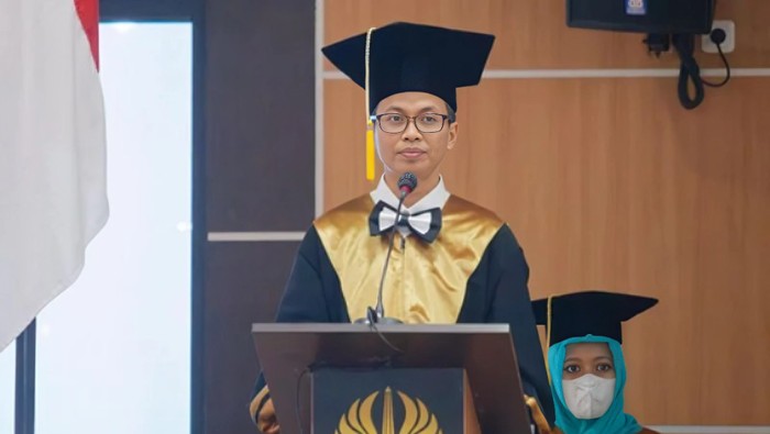 Nadi Suprapto, ilmuwan Unesa yang masuk dalam daftar 2% peneliti terbaik di dunia.