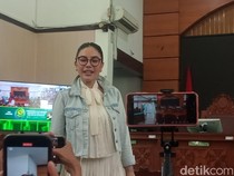 Video Nikita Mirzani Tagih Janji BPOM untuk Hadir di Sidangnya