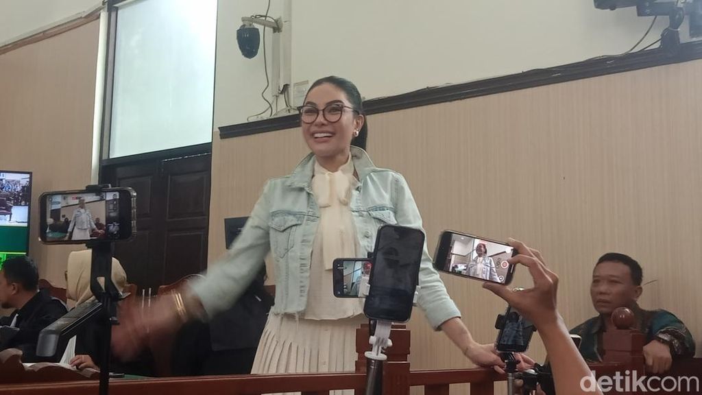 Nikita Mirzani Langsung Disemprot Hakim karena Sikapnya kepada Jaksa