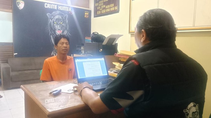 Pelaku perampokan saat diperiksa polisi