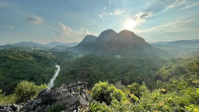 Pemandangan dari Bukit Langara, Hulu Sungai Selatan, Kalsel. Pemandangan dari Bukit Langara, Hulu Sungai Selatan, Kalsel.