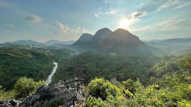 Pemandangan dari Bukit Langara, Hulu Sungai Selatan, Kalsel.