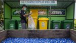Ekonomi Sirkular di Indramayu: Sampah Ditukar Telur Ayam