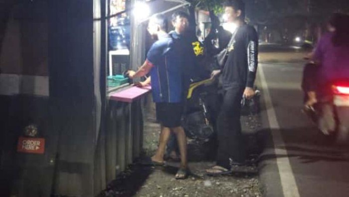 Peredaran narkoba di Jakarta Selatan disamarkan dengan berjualan di warung kopi (warkop), Jakarta, Kamis (25/9/2025). ANTARA/HO-Polres Metro Jakarta Selatan.