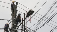 Kementerian Energi dan Sumber Daya Mineral (ESDM) menetapkan bahwa tarif tenaga listrik untuk pelanggan PT PLN (Persero) pada triwulan IV atau periode Oktober-Desember 2025 tidak naik guna menjaga daya beli masyarakat. ANTARA FOTO/Angga Budhiyanto