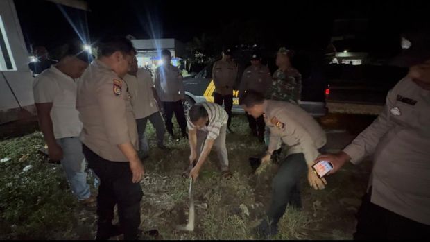 Polisi dan warga di Kuansing bersinergi menjaga keamanan dan merawat lingkungan.