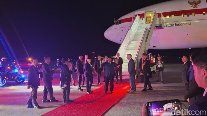 Presiden Prabowo Subianto meninggalkan Ottawa, Kanada, menuju Amsterdam, Belanda. (Rolando/detikcom)
