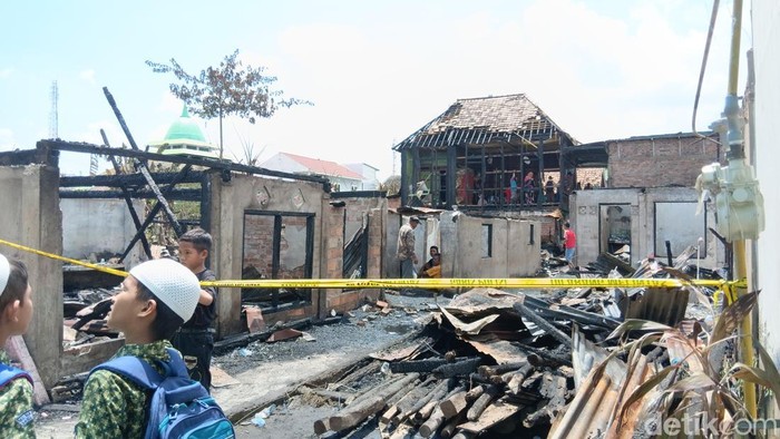 Puing sisa kebakaran rumah di 3/4 Ulu Palembang