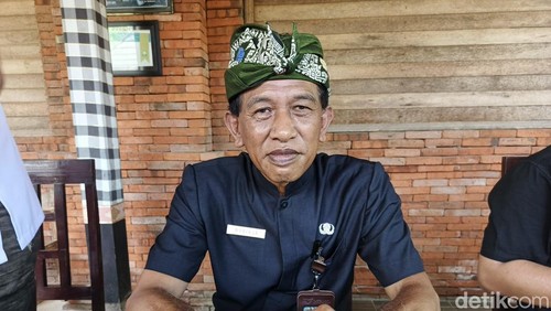 Sekda Jembrana, I Made Budiasa, saat bertemu dengan awak media di Kecamatan Jembrana, Kabupaten Jembrana, Kamis (25/9/2025).
