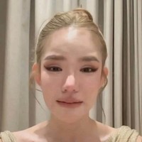 Di akun Facebook, ia pun memberikan permintaan maaf kepada organisasi dan para pendukungnya. Baby mengakui bahwa wanita dalam video itu memang dirinya yang berpartisipasi dalam sebuah pemotretan seksi. Dikatakan jika ketika itu, Suphannee mengalami kesulitan ekonomi karena ibunya sakit. Foto: Facebook Suphannee Noinonthong