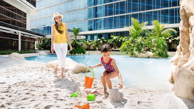Pantai Pasir Putih di Trans Luxury Bandung.