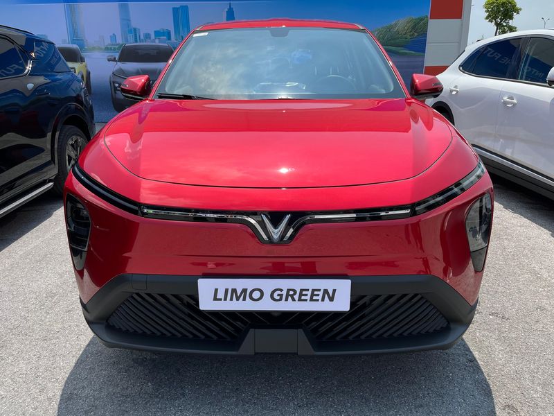 VinFast Limo Green