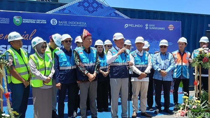 Wagub Sumsel Cik Ujang melepas perdana ekspor Kerupuk dan gula aren asal Palembang ke Taiwan