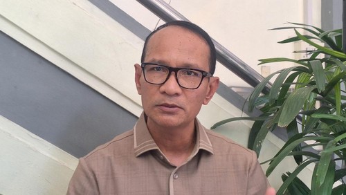 Wali Kota Mataram Mohan Roliskana saat diwawancarai, Kamis (25/9/2025). (Nathea Citra/detikBali)