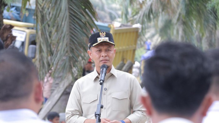 Wali Kota Pekanbaru Agung Nugroho saat mengumpulkan camat-lurah. (Dok Diskominfotiksan Pekanbaru)