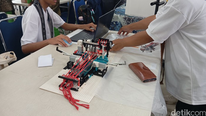 ASEAN Robotic Day 2025 di SMAN 28 Jakarta, Jumat (26/9/2025).