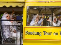 Bahagianya 10 Pasangan Ikut Nikah Gratis di Bandung