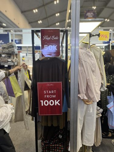 Bazar modest fashion GlamLocal berkolaborasi dengan Halal Indo Expo 2025, 50 brand modest yang memberikan diskon menggiurkan dan koleksi eksklusif yang hanya bisa kamu temukan di sini. Bazar mulai dari 25-28 September 2025 di Hall 6, ICE BSD City.