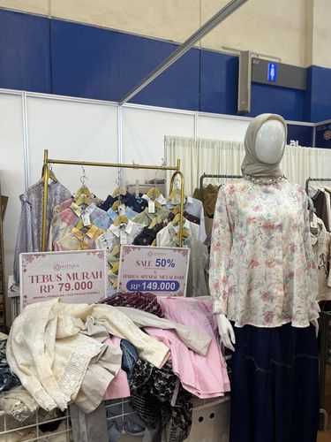 Bazar modest fashion GlamLocal berkolaborasi dengan Halal Indo Expo 2025, 50 brand modest yang memberikan diskon menggiurkan dan koleksi eksklusif yang hanya bisa kamu temukan di sini. Bazar mulai dari 25-28 September 2025 di Hall 6, ICE BSD City.