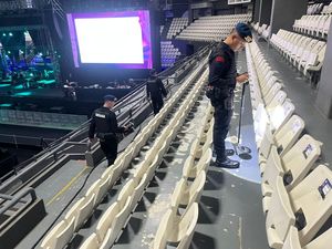 Brimob Sterilisasi Senayan Jelang Konser Air Supply dan KLakustik Live