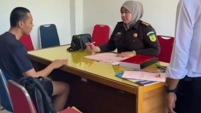 Briptu BNP saat di hadapan tim Kejari Bengkulu