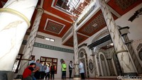 Sebanyak 10 bangunan mengalami kerusakan ringan hingga berat. Rinciannya, sembilan rumah warga dan satu masjid.