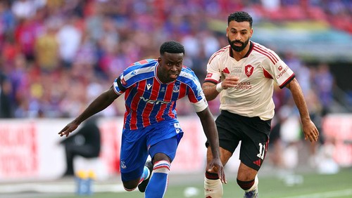 LONDON, ENGLAND - AUGUST 10: Marc Guehi of Crystal Palace under pressure from Mohamed Salah of Liverpool during the 2025 FA Community Shield match between Crystal Palace and Liverpool at Wembley Stadium on August 10, 2025 in London, England. (Photo by Marc Atkins/Getty Images)