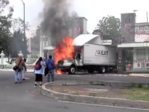 Video: Demo di Meksiko Ricuh, Massa Geruduk Kamp Militer-Bakar Truk