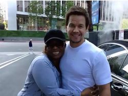 Dikira Foto Sama Artis, Tahunya Sama... Auk Siapa