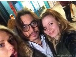 Dikira Foto Sama Artis, Tahunya Sama... Auk Siapa