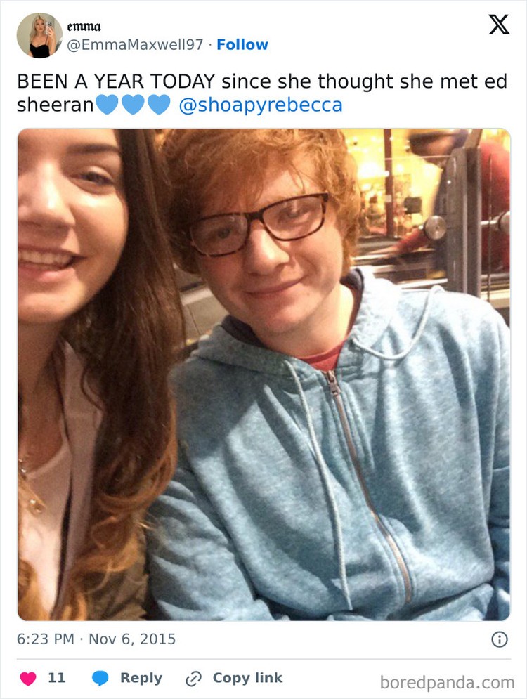 Orang-orang ini sudah excited karena mengira mereka berfoto dengan seorang artis. Tapi yang diajak foto ternyata bukan si artis yang dimaksud.