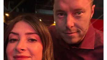 Abis ketemu Elon Musk, neeeh! ujarnya happy. Eh, salah orang. Foto: KassyAkiva via Bored Panda