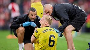 Kaki Kaca Van de Beek Pecah Lagi