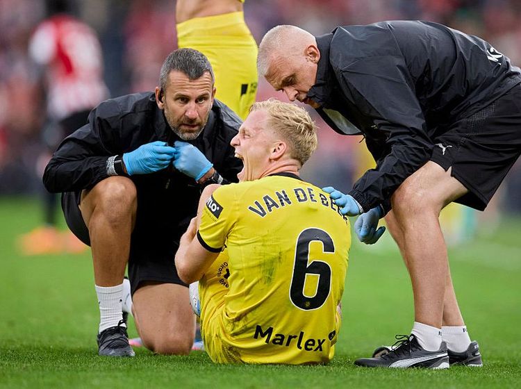 Kaki Kaca Van de Beek Pecah Lagi