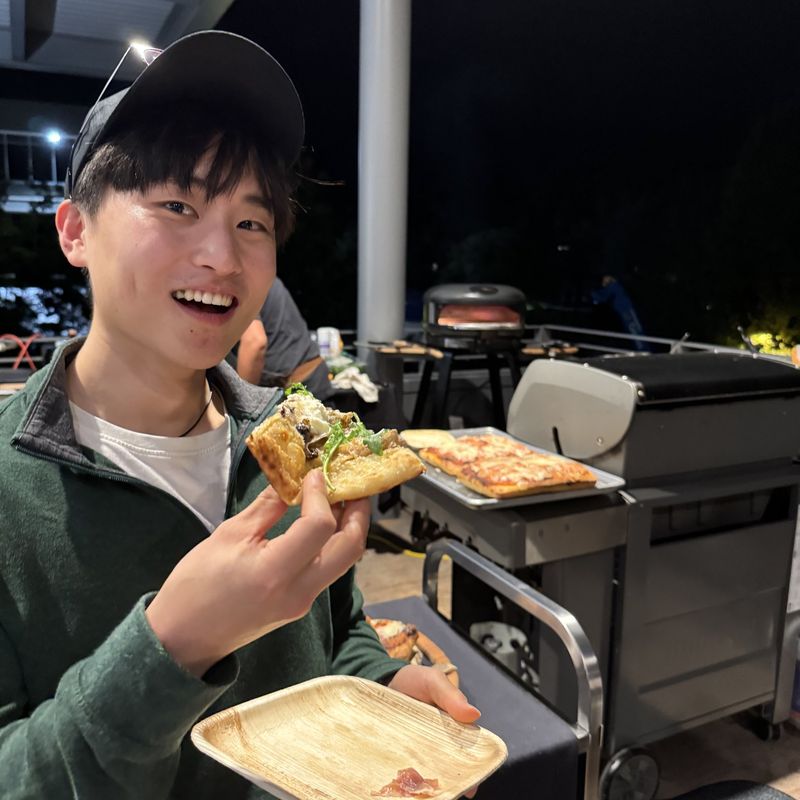 Elon Musk berikan oven pizza di kantornya.